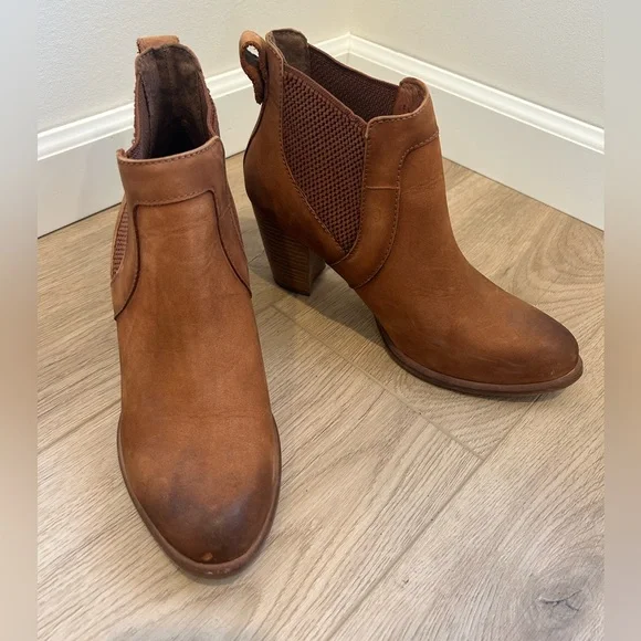 Ugg Shoes Womens Size 9.5 Ankle Boot Cobie II Nubuck Leather Heel Chelsea Bootie - Picture 2 of 11